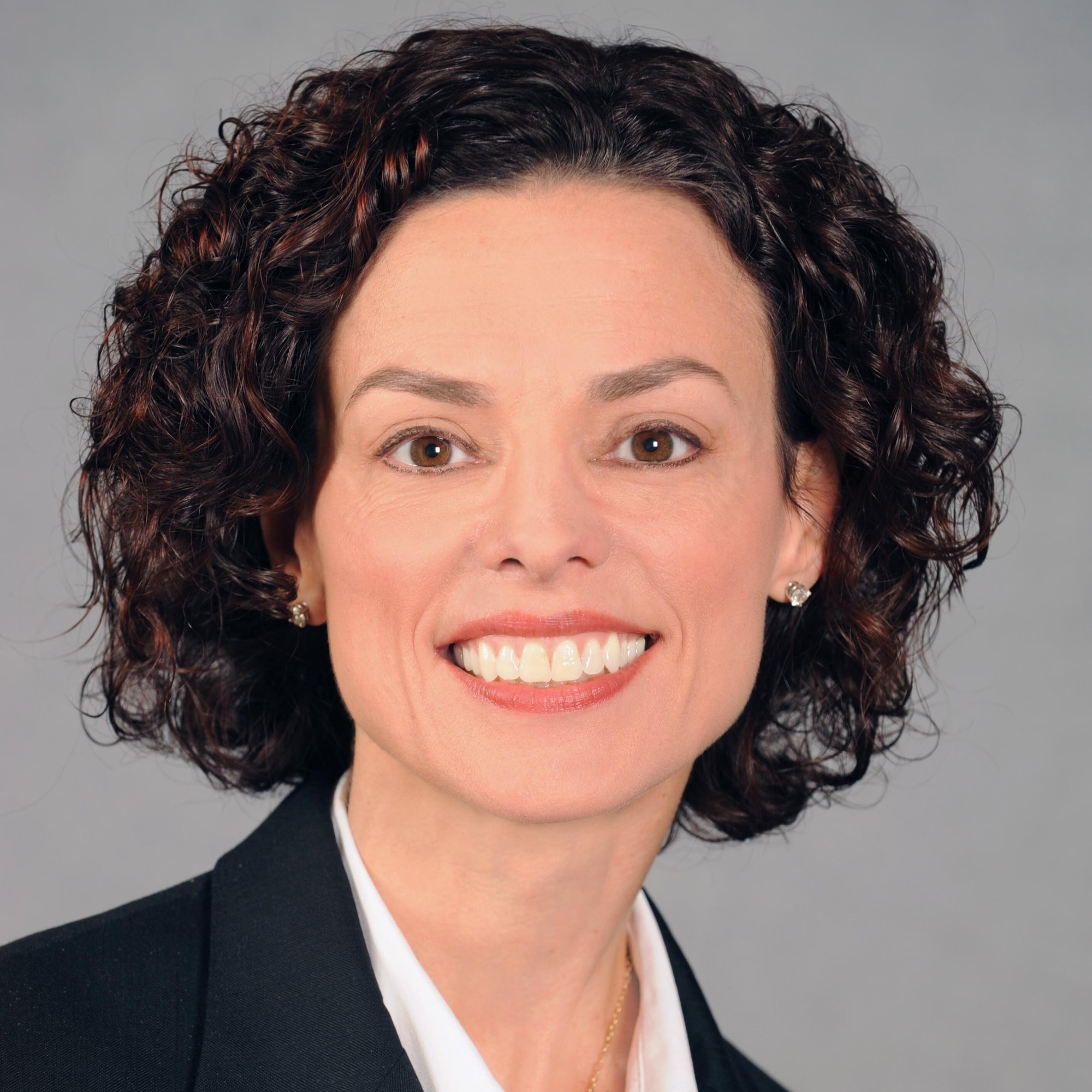 Chelle Travis Headshot - Business